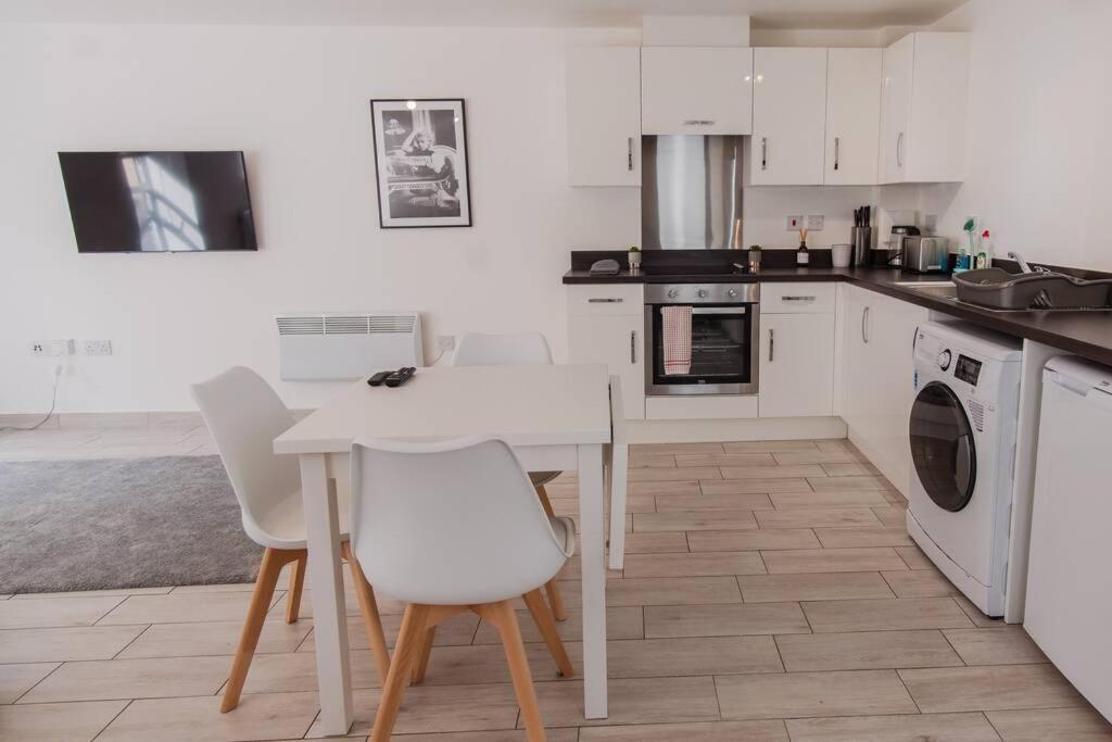 Studio ✧ High Street - Bournemouth Apartment Bagian luar foto